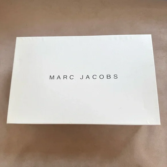 Gorgeous MARC JACOBS Sangria Wood Heeled Buckle Sandals 38 8 Platform Italy $690 - Picture 14 of 14